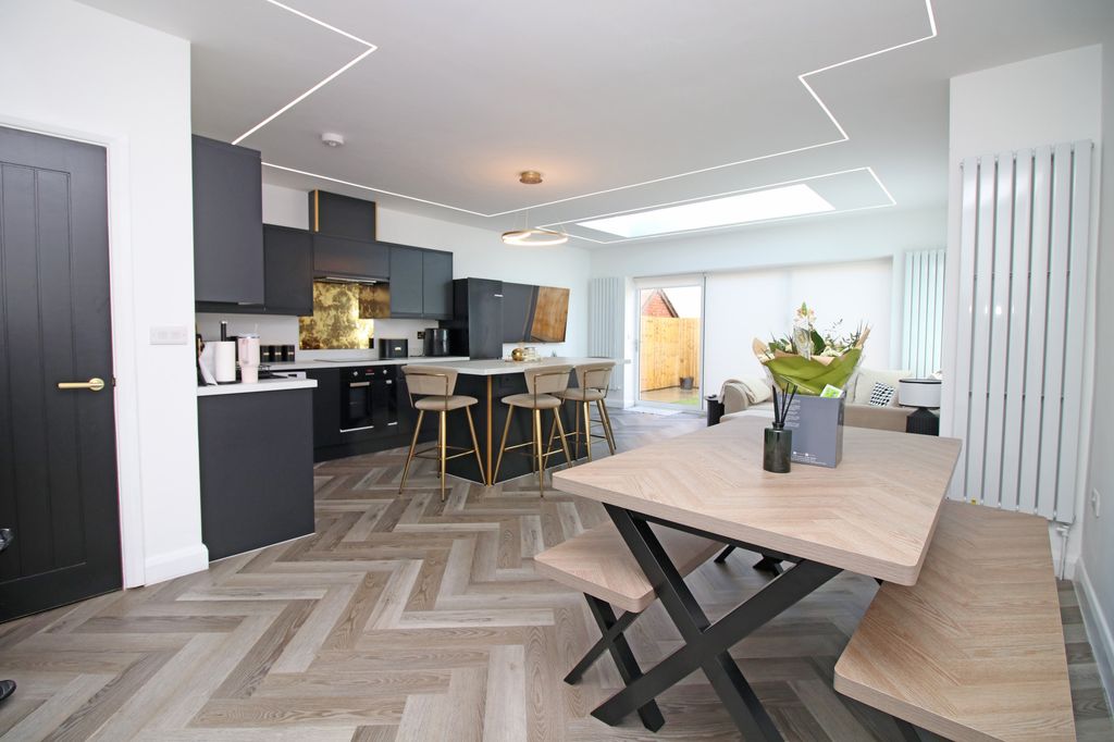 Property photo 2 of 21