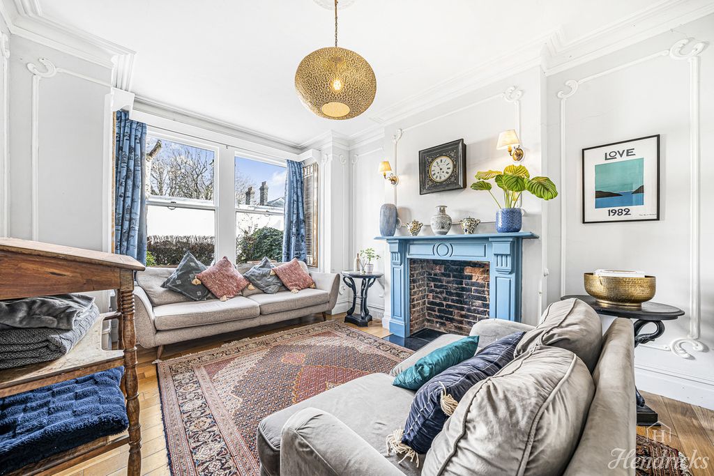 Property photo 3 of 27