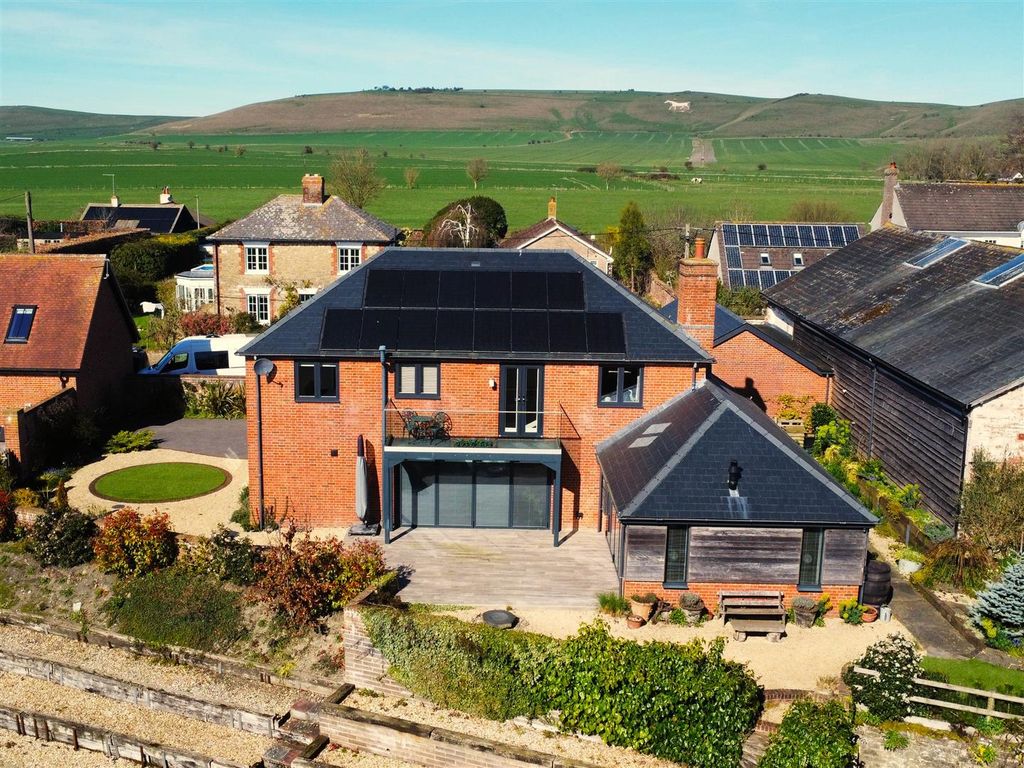 Property photo 1 of 31 Dji_Fly_20260321_134306_84_1774104018021_Photo_Opt