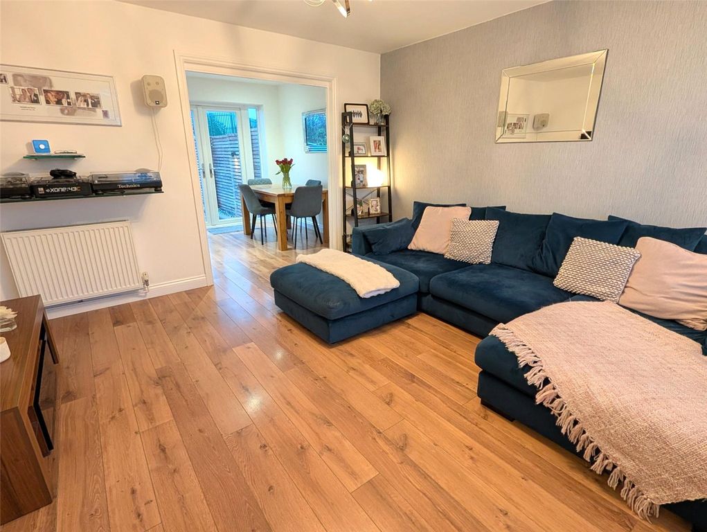 Property photo 2 of 19 Lounge