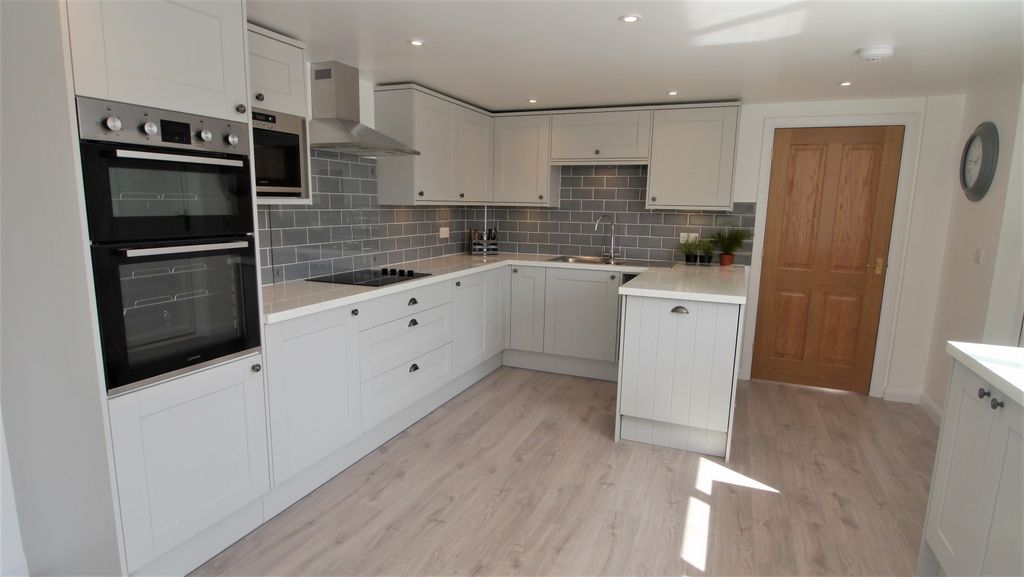 Property photo 2 of 13 Kitchen
