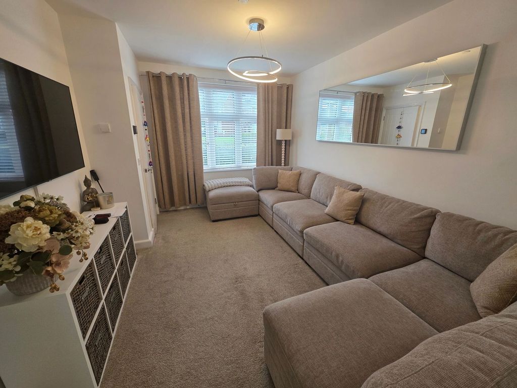 Property photo 2 of 11 Lounge