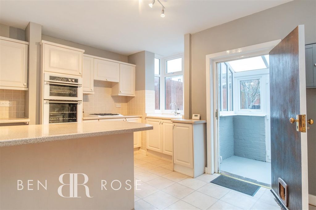 Property photo 2 of 21 Kitchen/Diner