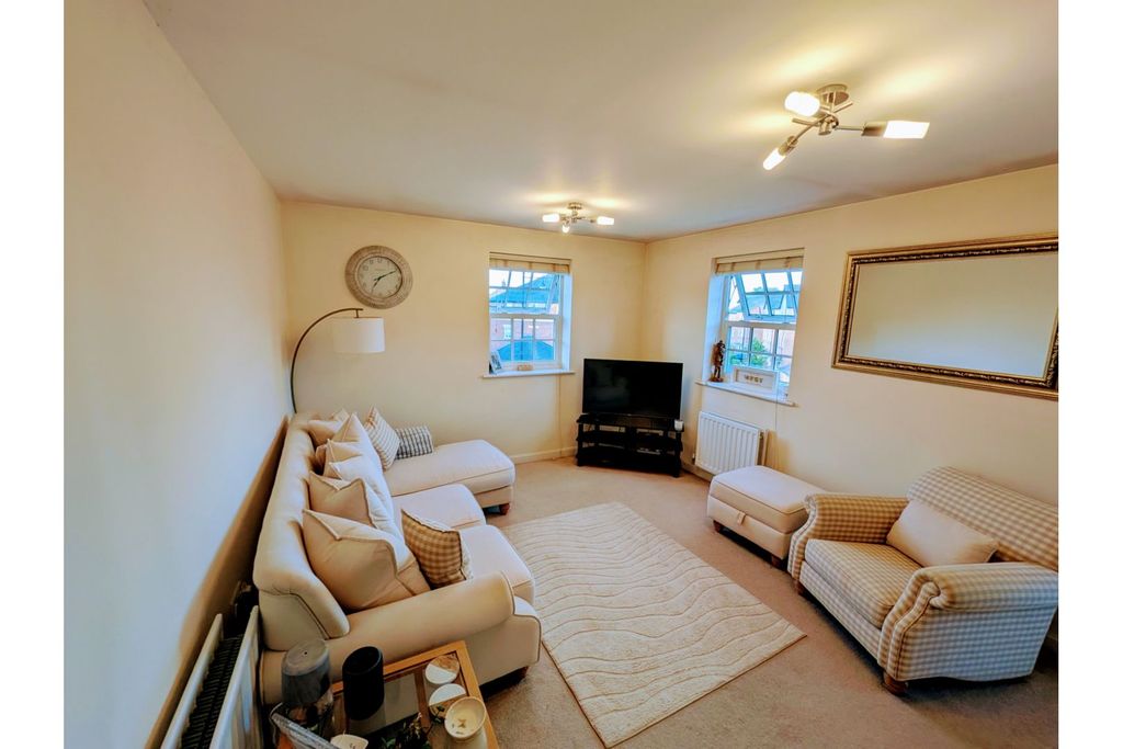 Property photo 3 of 10 Lounge