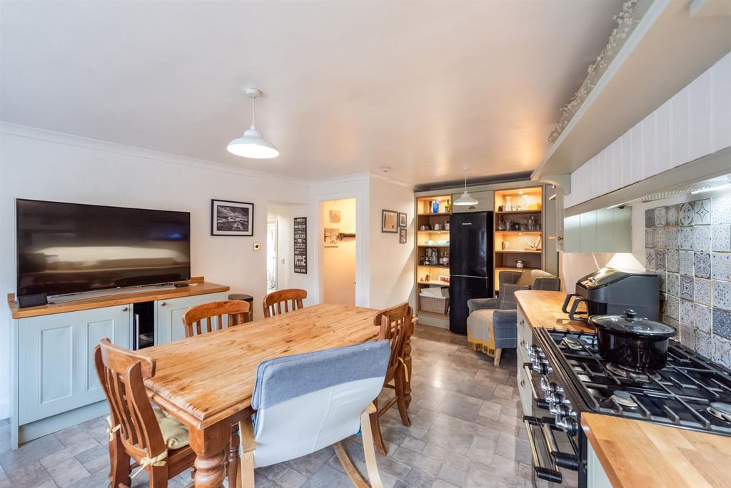 Property photo 3 of 28 19.Jpg