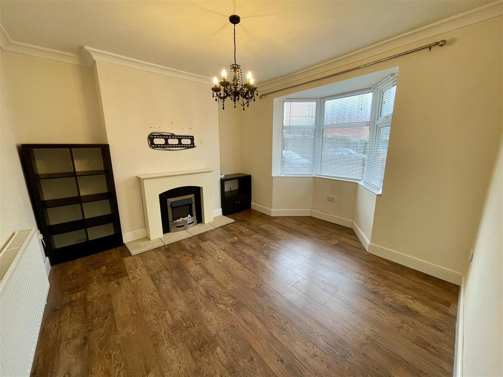 Property photo 2 of 11 Lounge