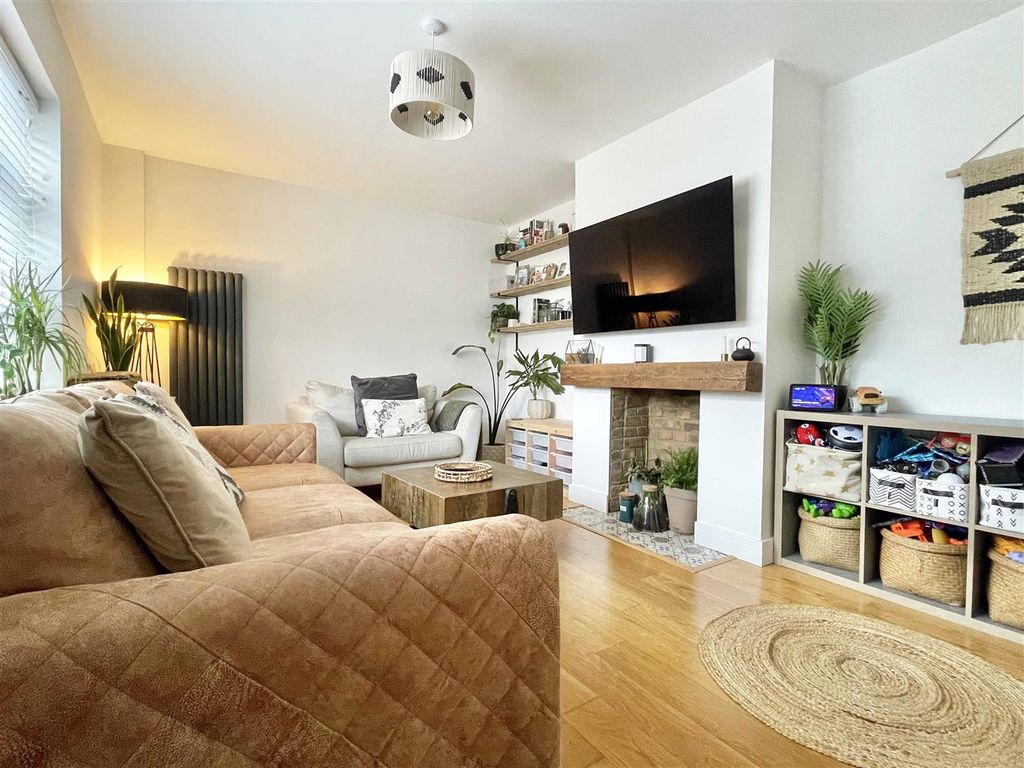 Property photo 2 of 18 Lounge.Jpg