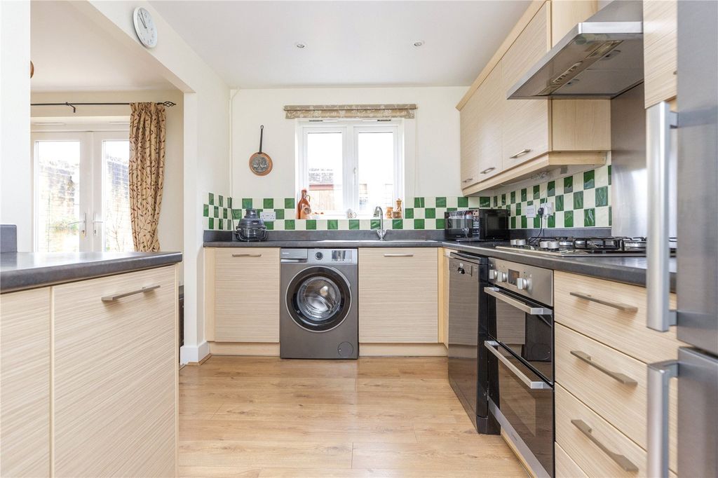 Property photo 2 of 17 Picture No. 12