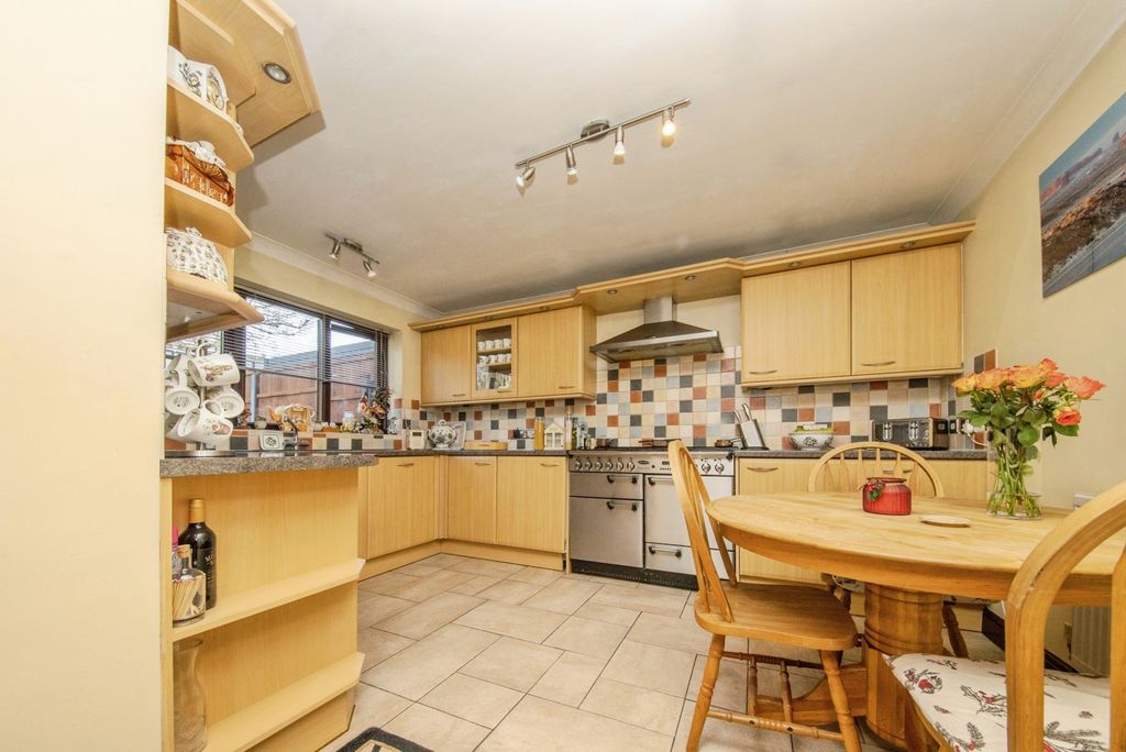 Property photo 3 of 26 Pbox-Img.Jpg