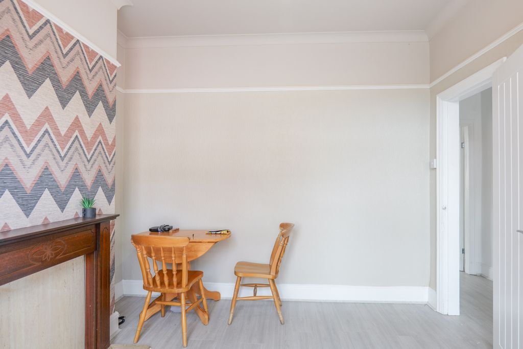 Property photo 3 of 27