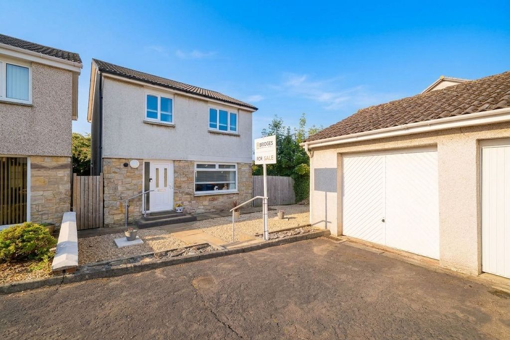 Property photo 1 of 32
