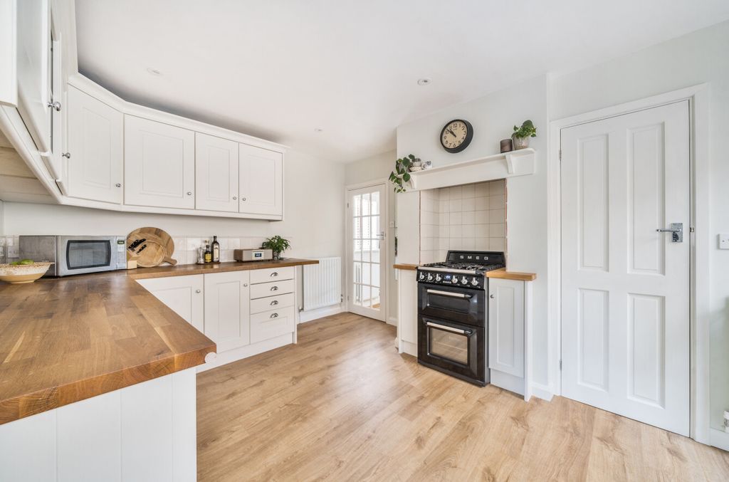 Property photo 2 of 23 1343760-13-68A8d5...