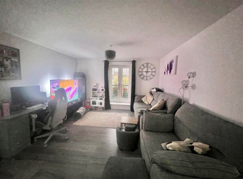 Property photo 2 of 8 Lounge