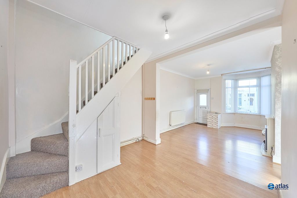 Property photo 3 of 13 Lounge/Dining Area