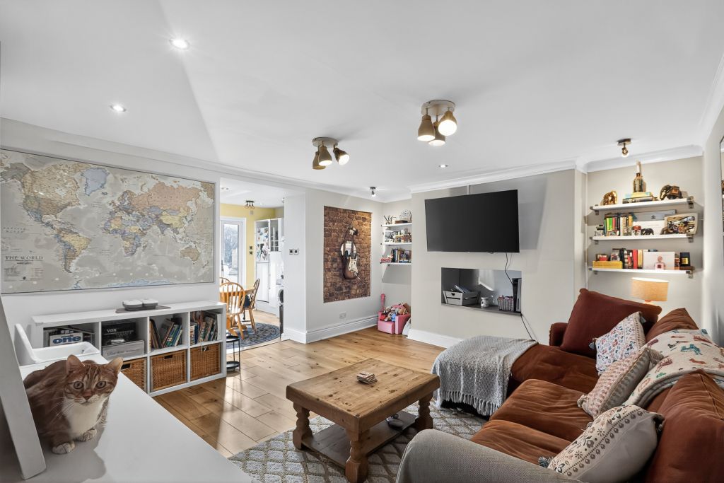 Property photo 2 of 20