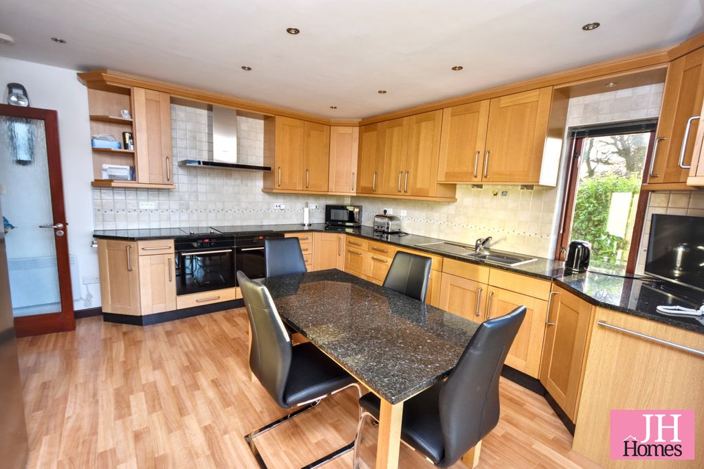 Property photo 3 of 49