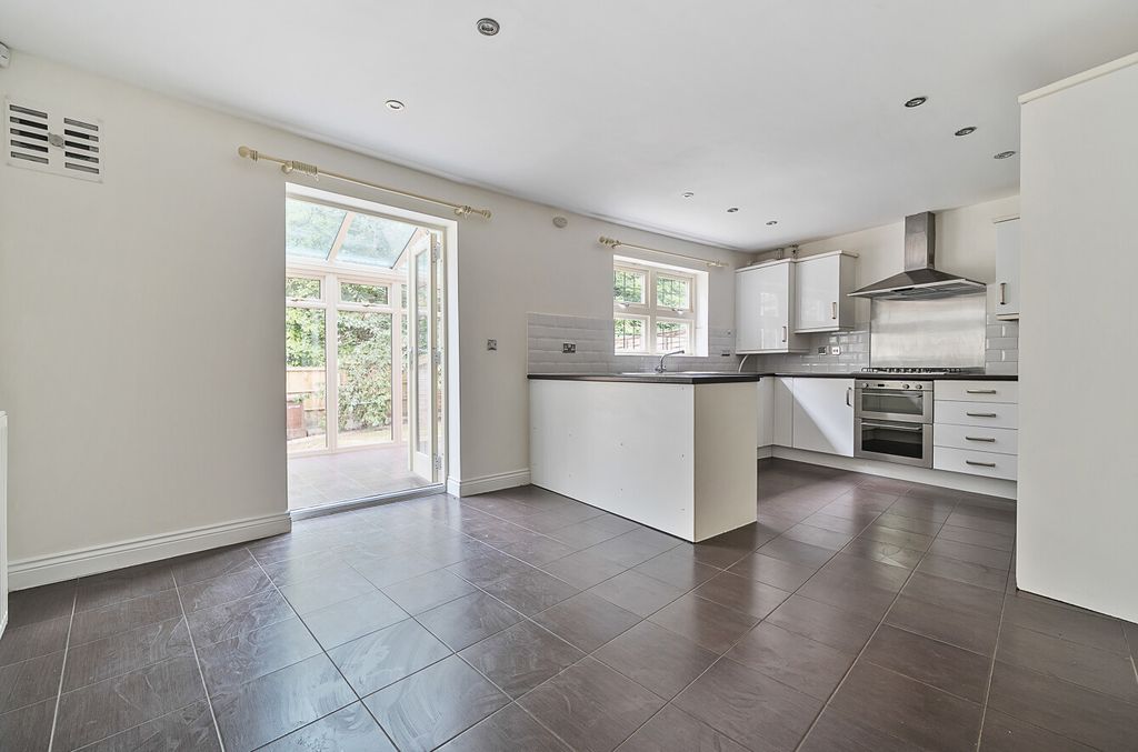 Property photo 2 of 19 1326223-9-6887B3B...