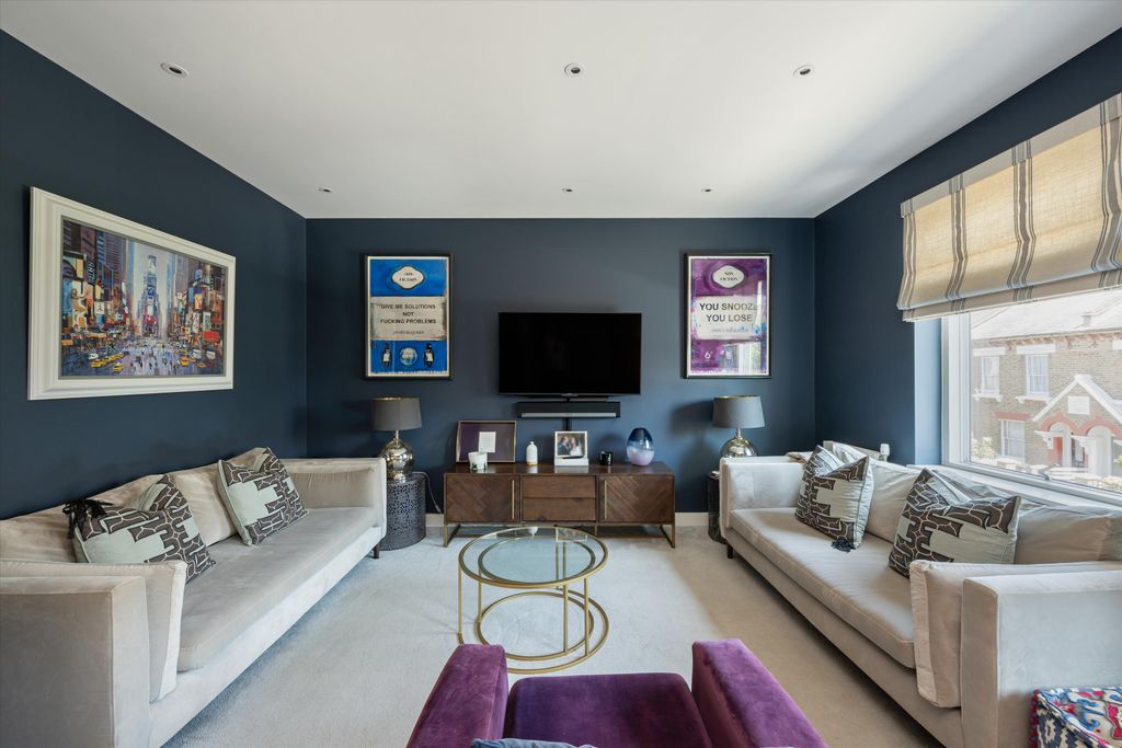 Property photo 3 of 19 Image