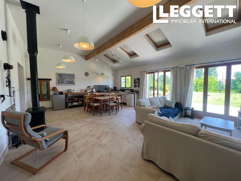 Property photo 2 of 10