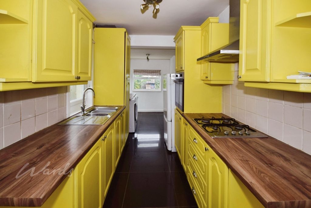 Property photo 2 of 8 Springfield Kitchen
