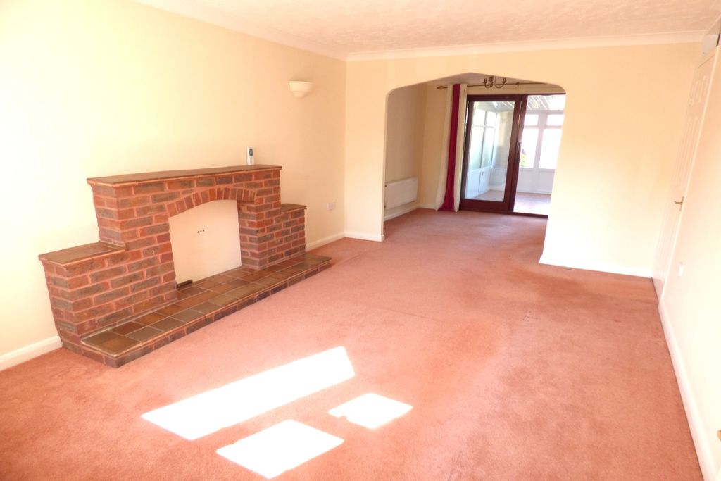Property photo 3 of 11 Lounge