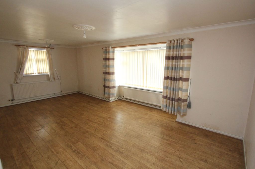 Property photo 2 of 23