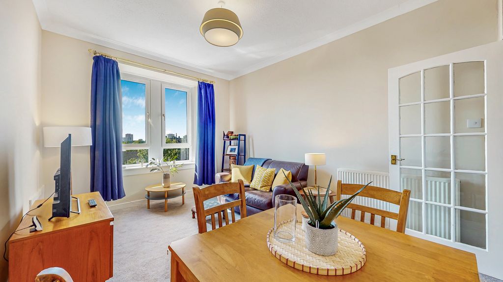 Property photo 2 of 21 12-Print-104 Cardross Street Flat 2.1_9