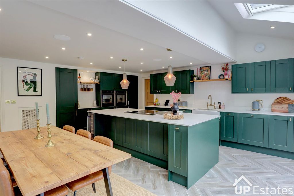 Property photo 3 of 33 Kitchen/ Diner