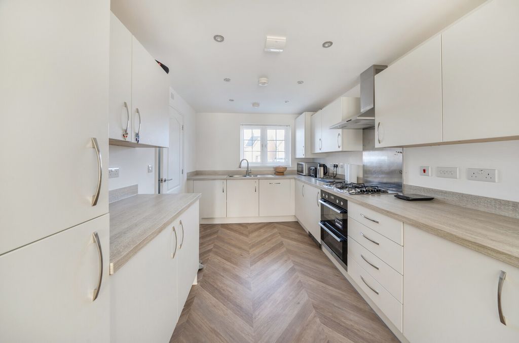 Property photo 2 of 15 1-69E1366B8417B-1...