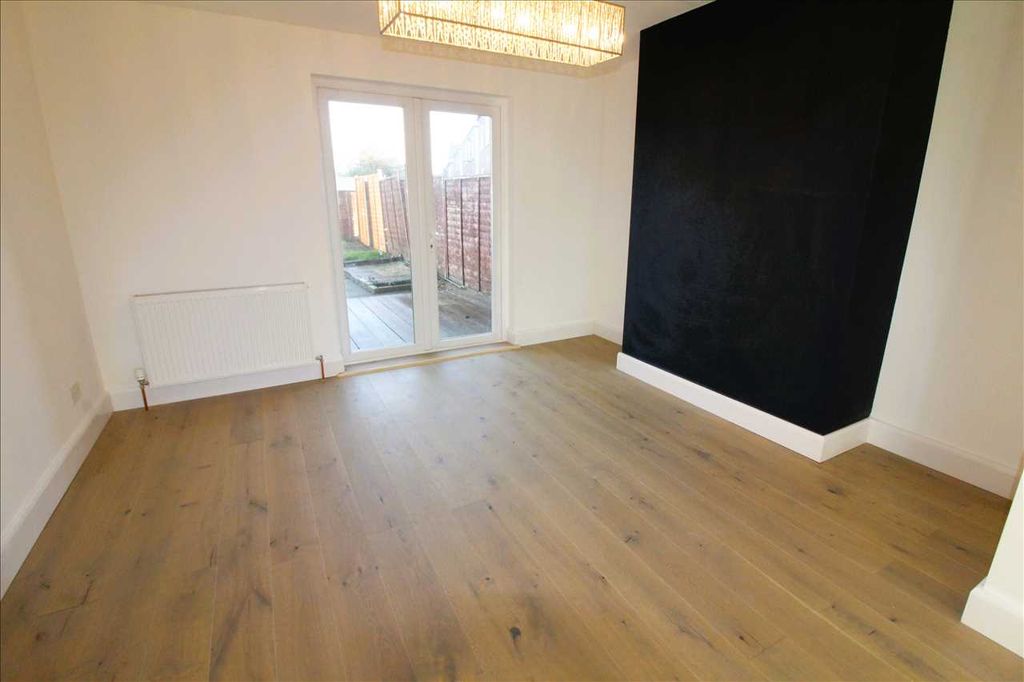 Property photo 3 of 18 Dining Room