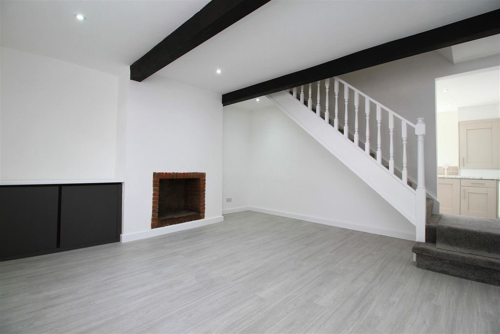Property photo 2 of 13 Lounge.Jpg