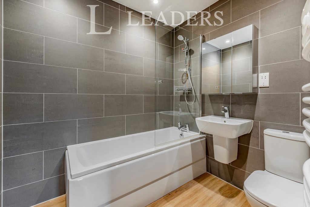Property photo 2 of 20 Bathroom