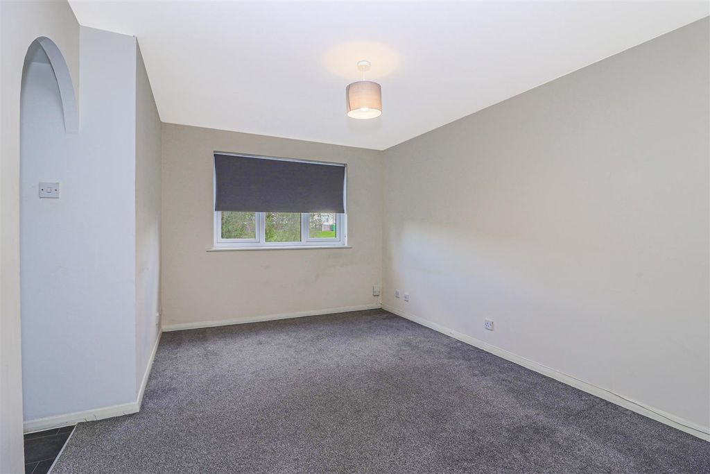 Property photo 2 of 6 Lounge