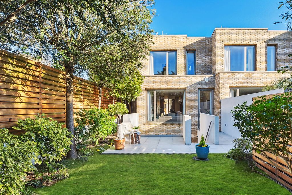 Property photo 1 of 40