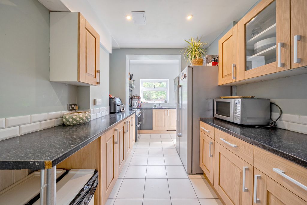Property photo 3 of 20 Kitchen