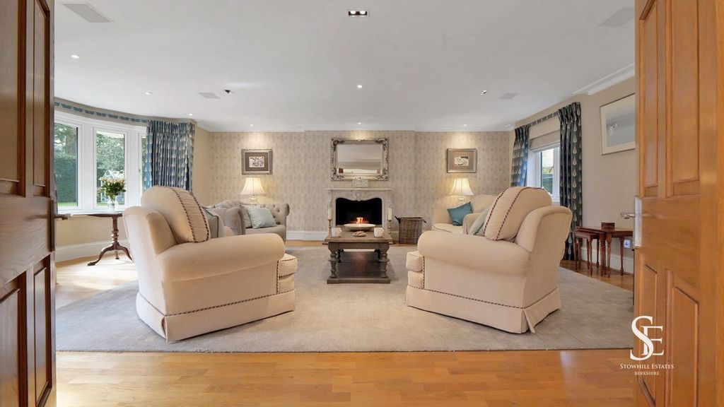 Property photo 2 of 40 Drawing Room