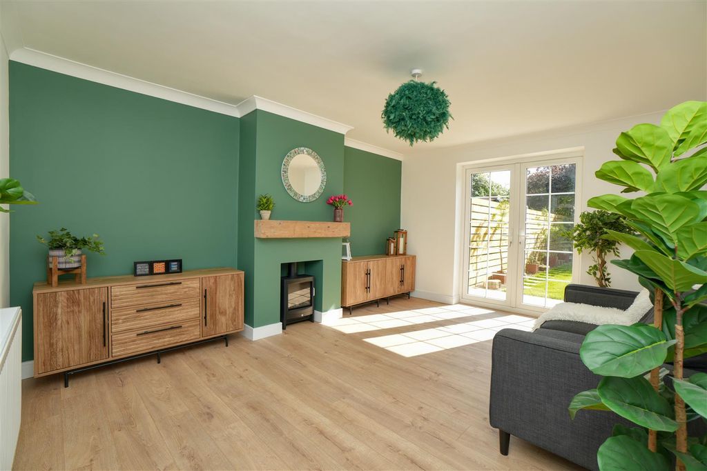 Property photo 1 of 28 Sitting Room