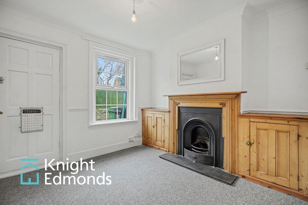 Property photo 1 of 12 Lounge