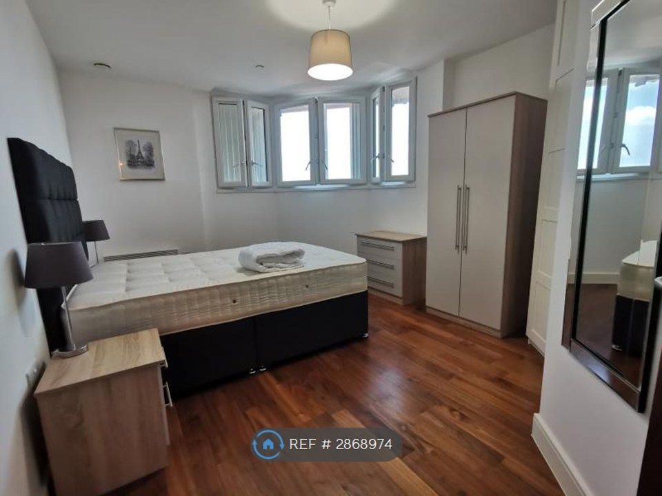 Property photo 3 of 17 Bedroom