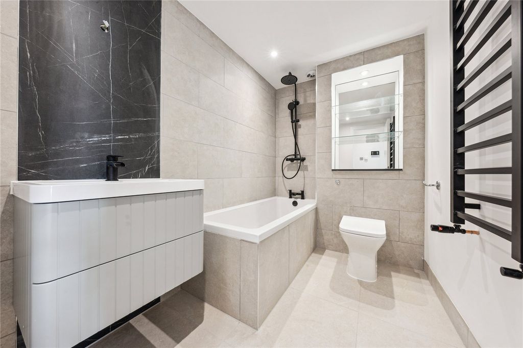 Property photo 3 of 14 Bathroom