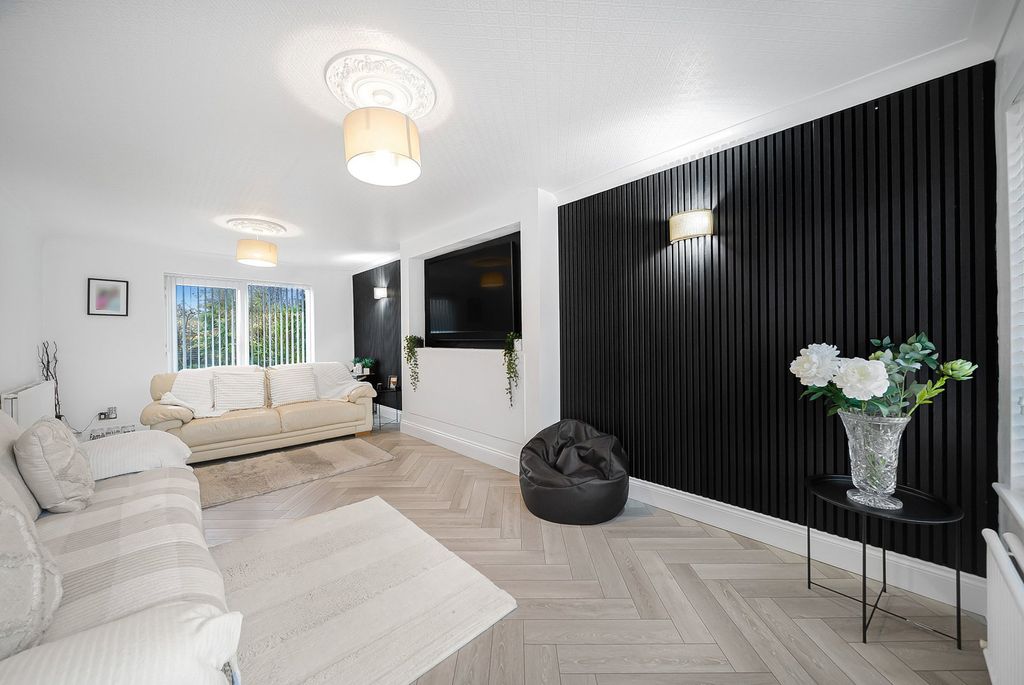 Property photo 2 of 52