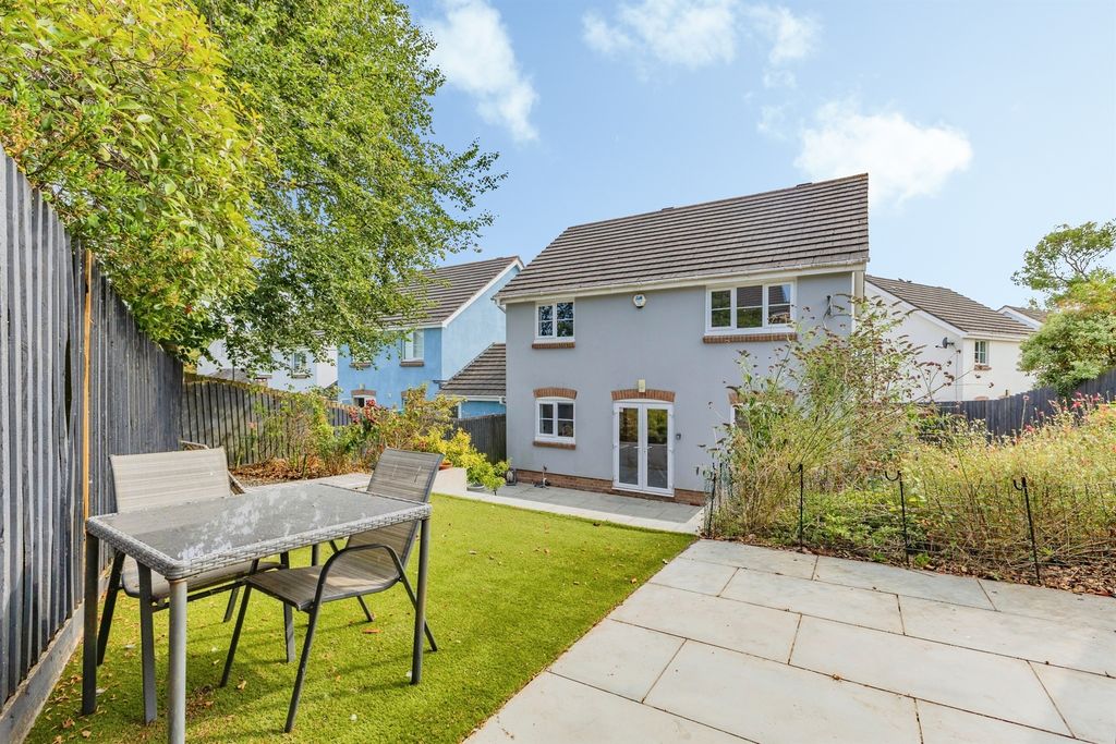 Property photo 2 of 33
