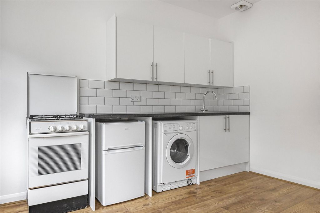 Property photo 2 of 9 Kitchen