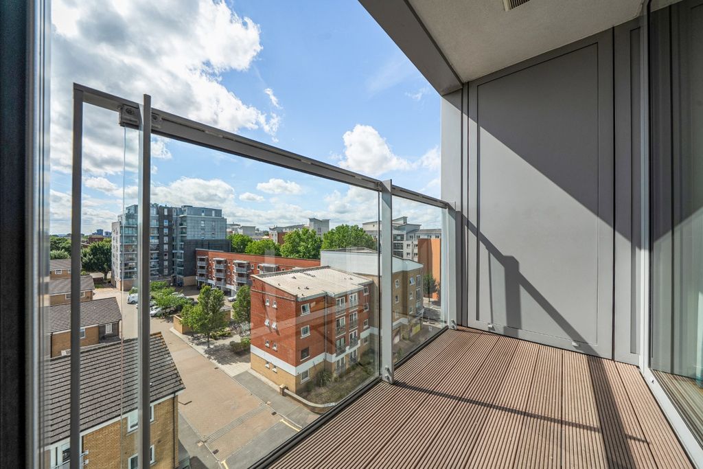 Property photo 2 of 18 5011802
