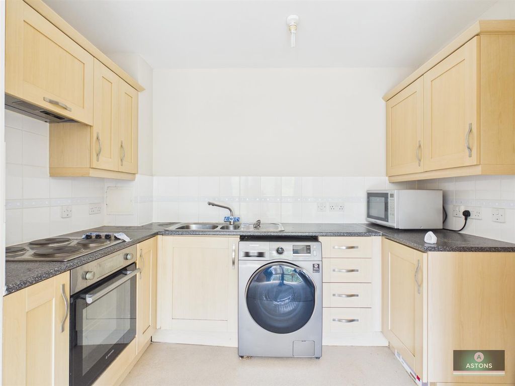 Property photo 2 of 7 Kitchen