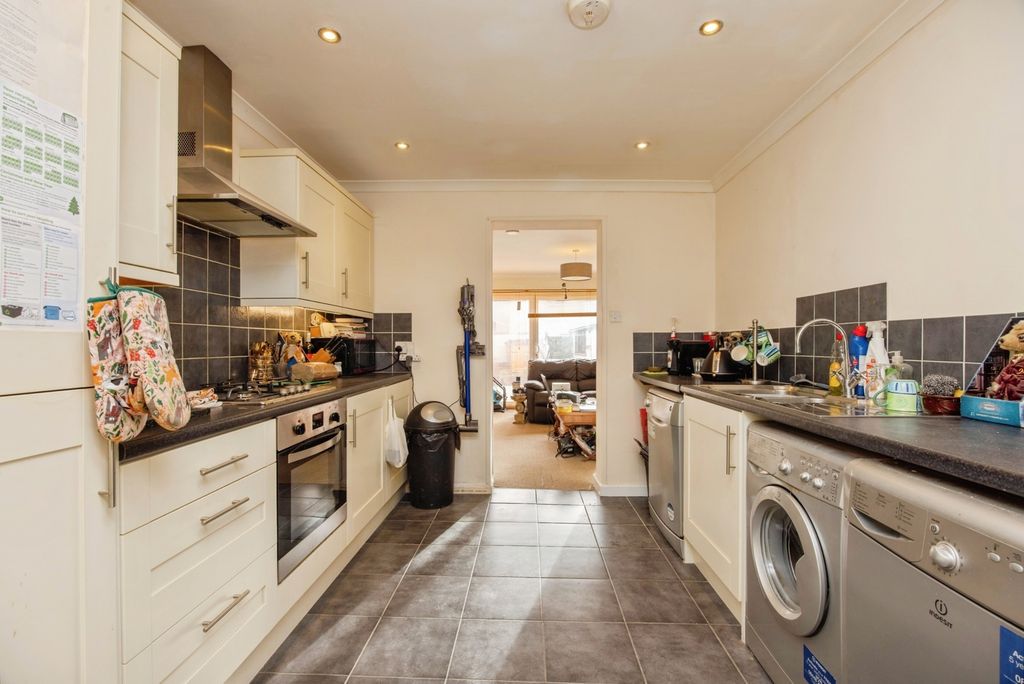 Property photo 3 of 28 Kitchen Gf Flat