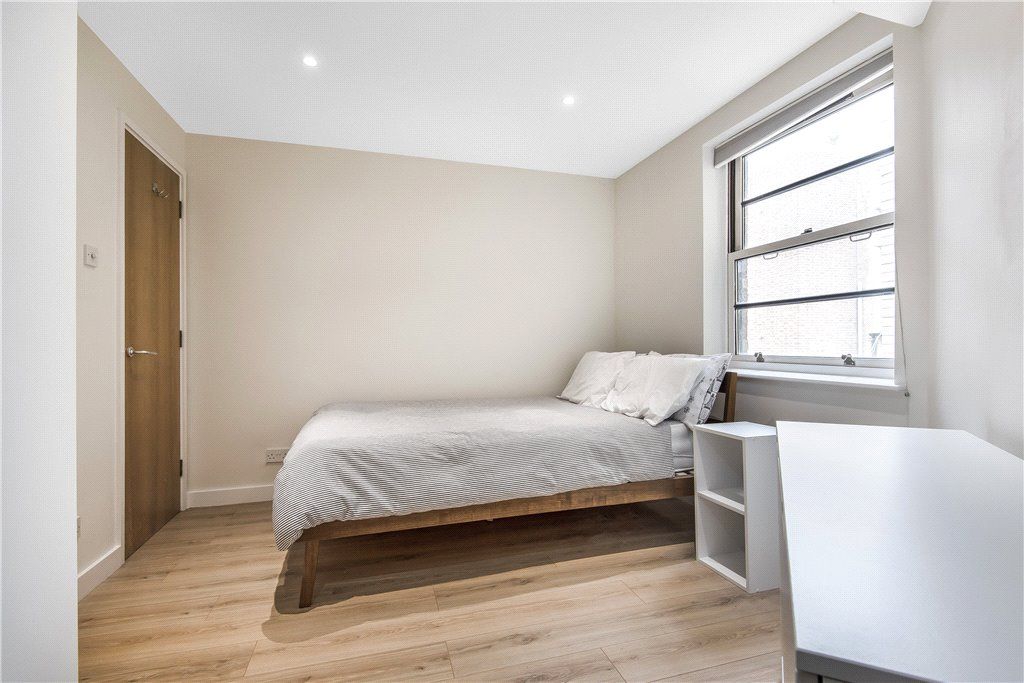 Property photo 2 of 10 Bedroom