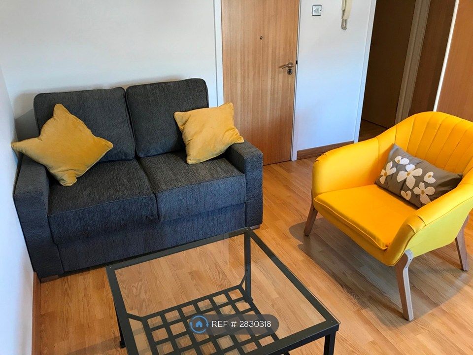 Property photo 1 of 6 Living Room