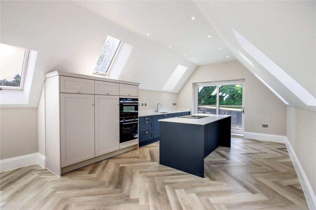 Property photo 3 of 11 Kitchen