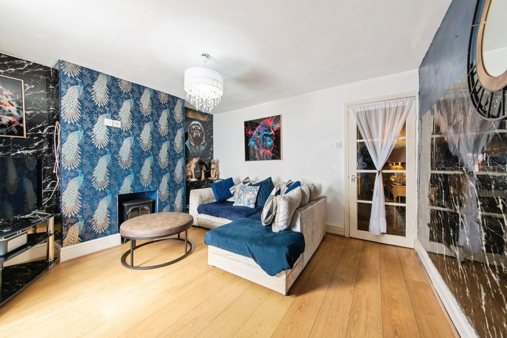 Property photo 3 of 20 Pbox-Img.Jpg
